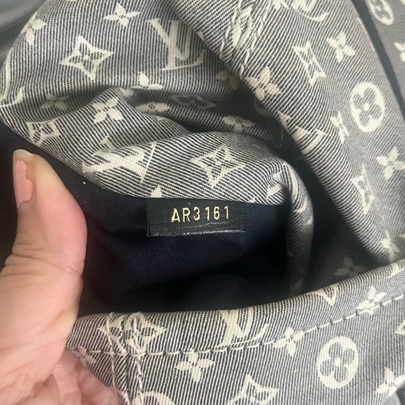 Louis Vuitton matching shoes with hand bag navy blue, the handbag is new. - Picture 3 of 9